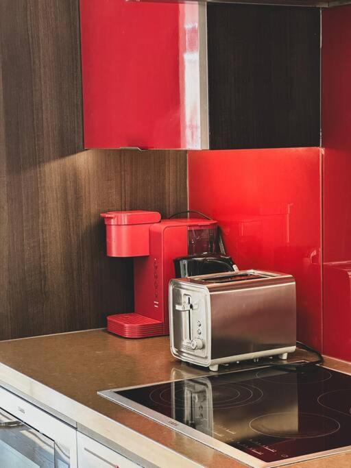 Elegant Suites - City Views, Lake View, Free Parking Toronto Bagian luar foto