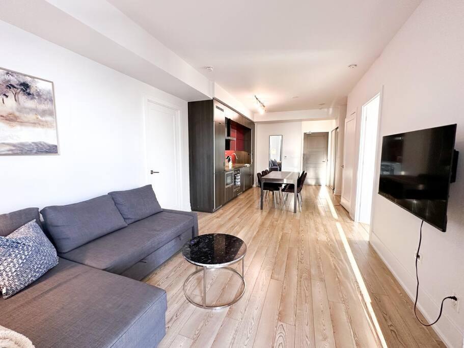 Elegant Suites - City Views, Lake View, Free Parking Toronto Bagian luar foto