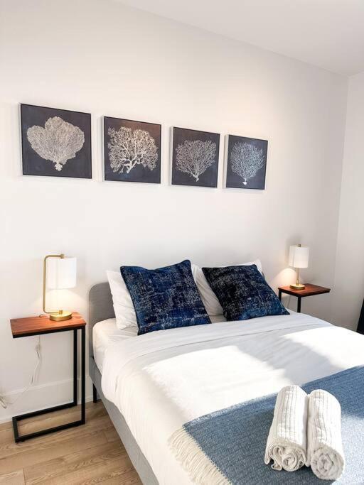 Elegant Suites - City Views, Lake View, Free Parking Toronto Bagian luar foto
