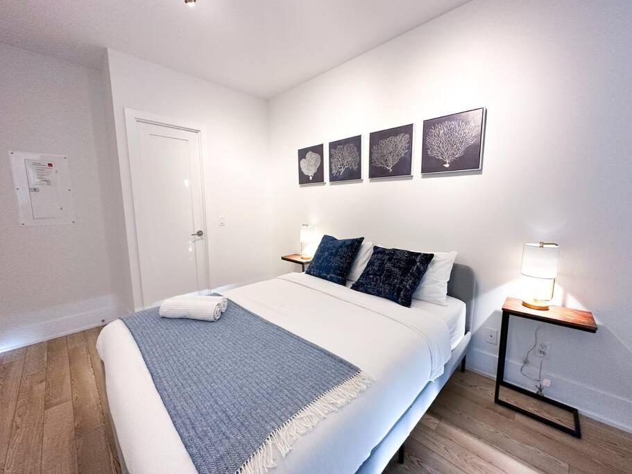 Elegant Suites - City Views, Lake View, Free Parking Toronto Bagian luar foto